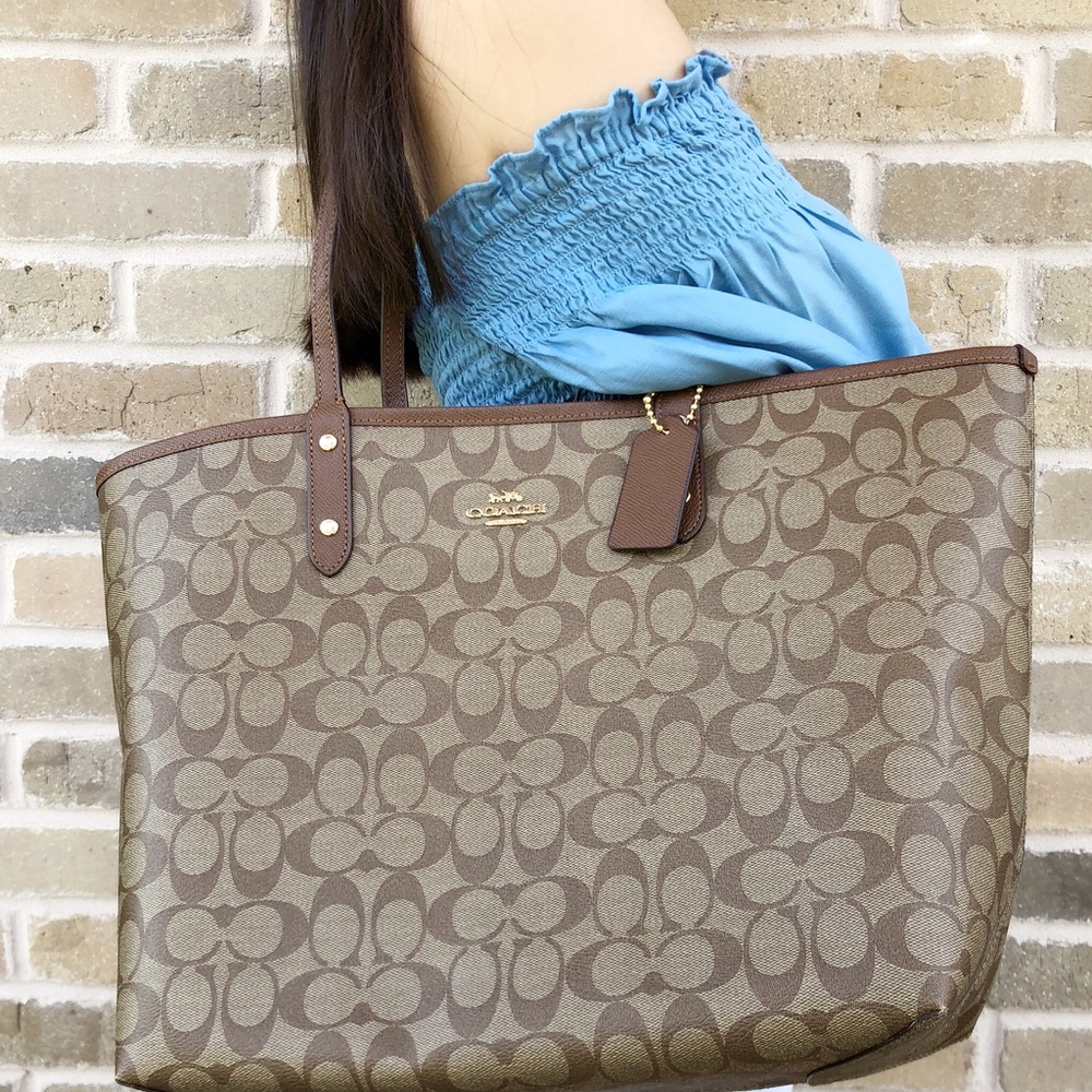 NWT Coach Tote with pouch - Picture 3 of 6